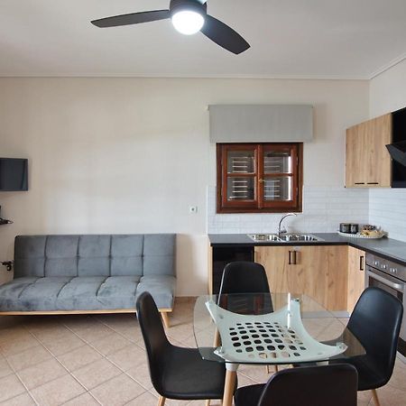 Elpida Apartments Votsi  Екстериор снимка
