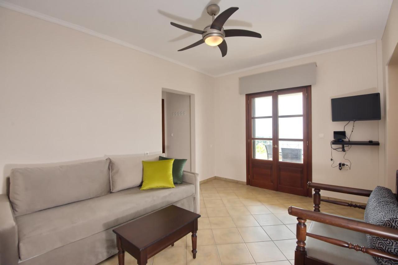 Elpida Apartments Votsi  Екстериор снимка