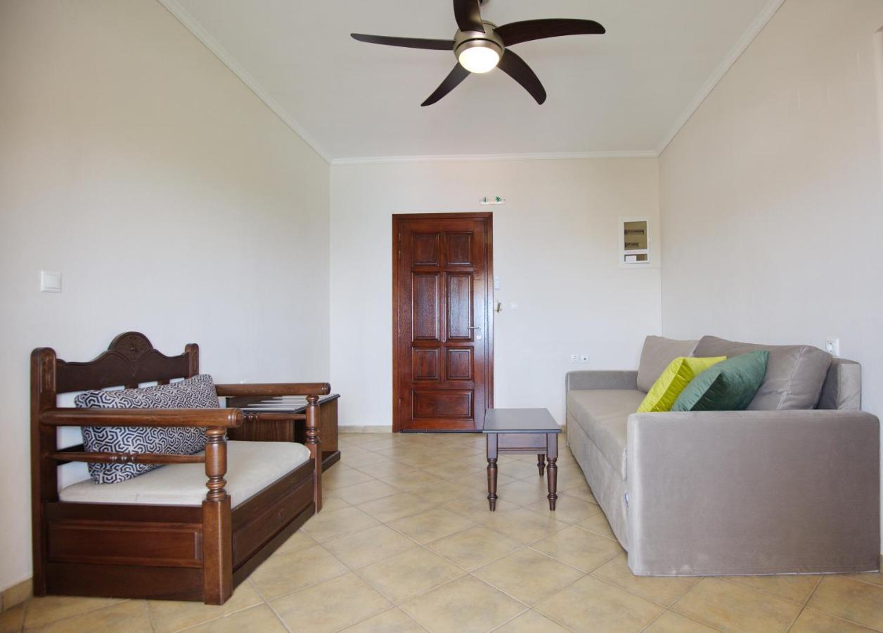 Elpida Apartments Votsi  Екстериор снимка